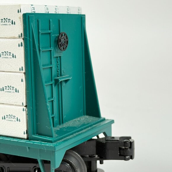 Industrial Rail O-27 Gauge IDM -7003 RNR Lumber Co Green Flatcar w/Load Boxed - Picture 7 of 12